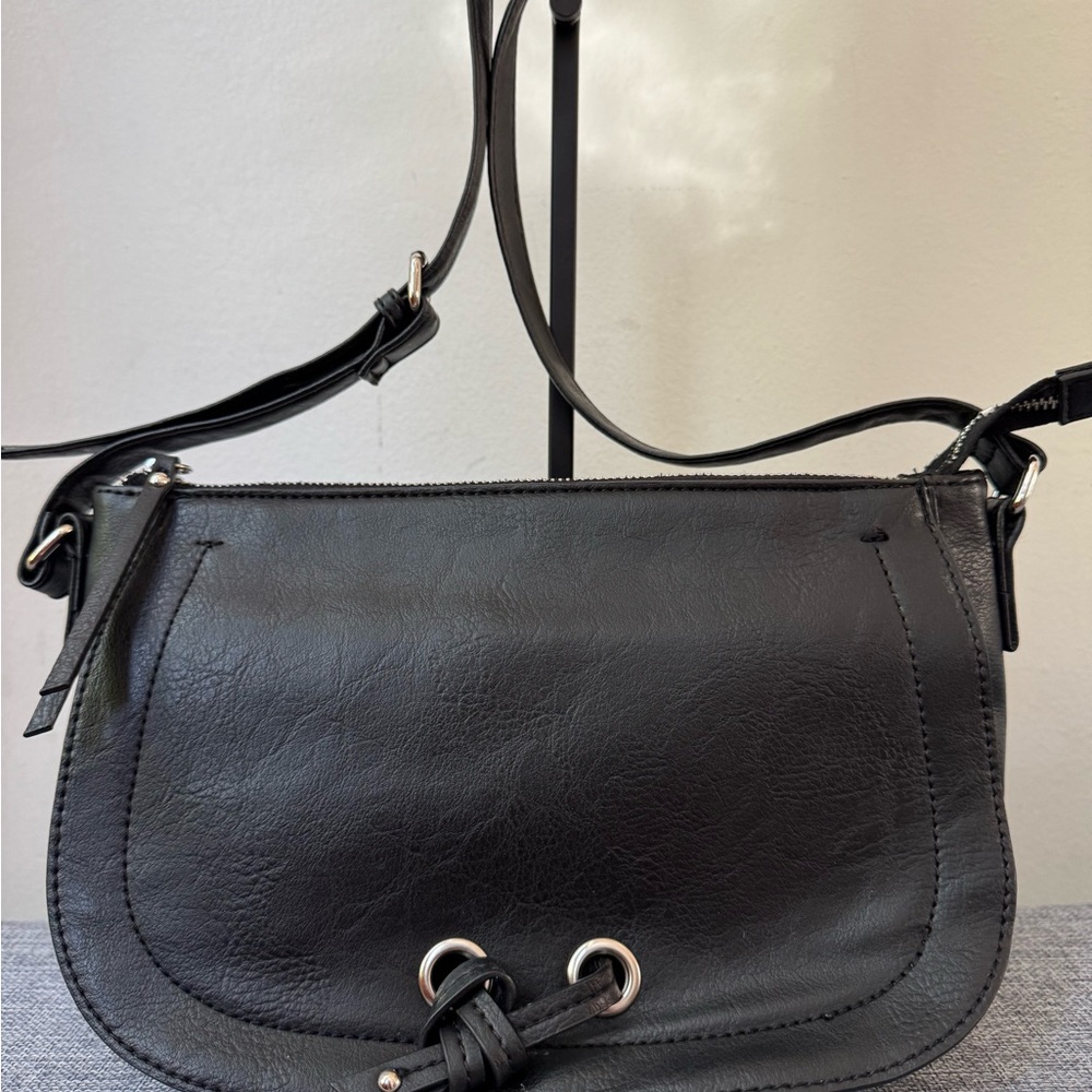 Nine West Black Shoulder Bag with Sleek Design